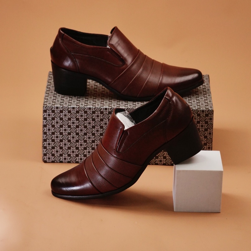 Popularne męskie skórzane szpi – Leather Work Dress recenzja i cena